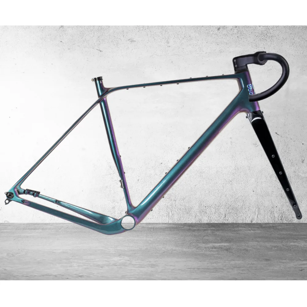 CADRU 8bar MITTE Carbon v1